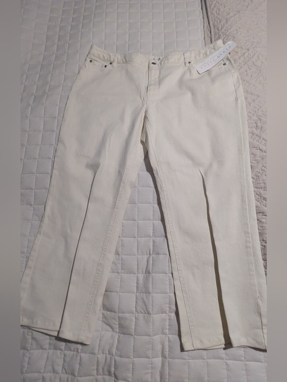 NWT Liz  Claiborne Women's Cream Straight-Leg Jeans 18